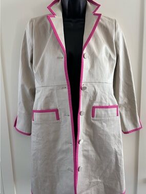 GIRLS, size 12

Brooks Brothers Cream Trench Coat with Pink Trim